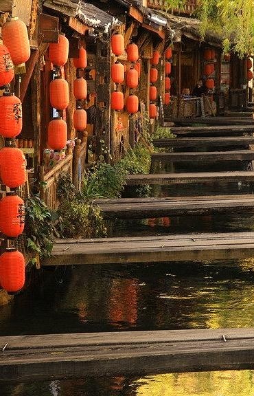 Crossings and lanterns in Lijiang, Yunnan, China