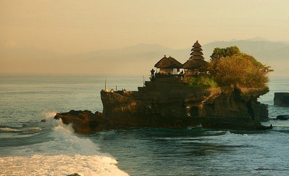 Early morning at Tanah Lot, Bali / Indonesia